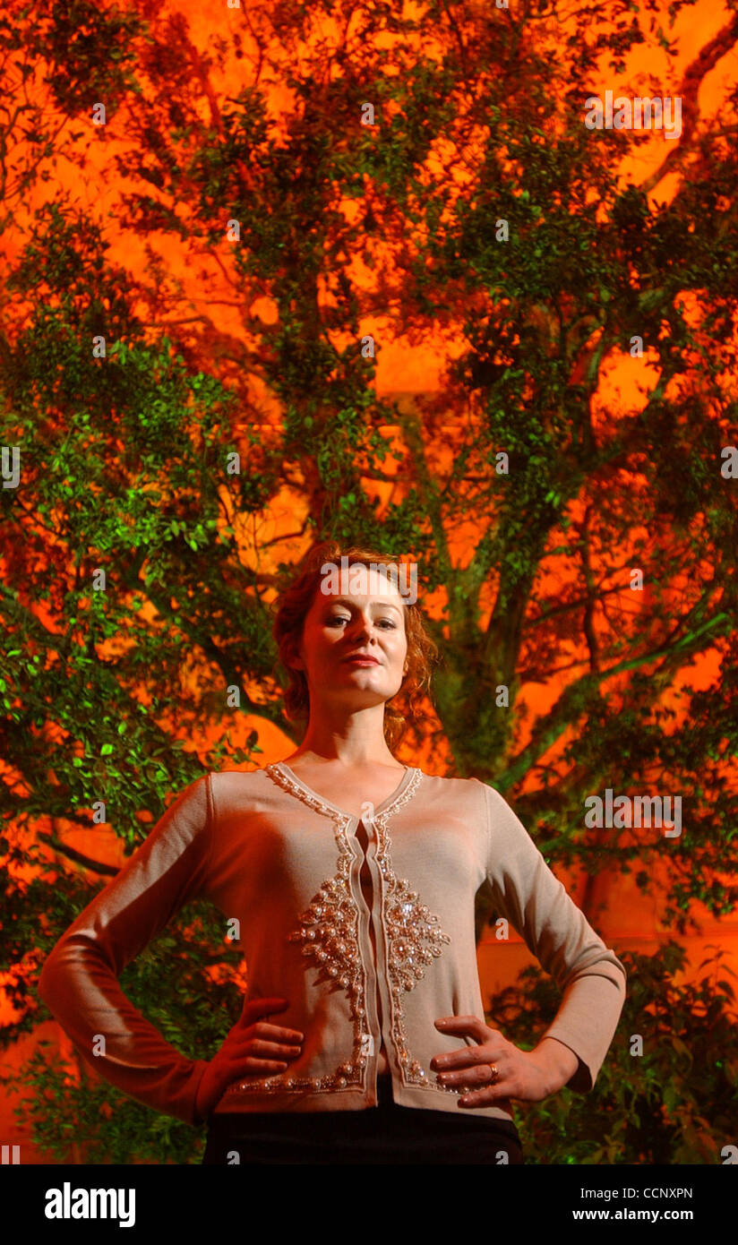 Dic 05, 2003; Los Angeles, CA, Stati Uniti d'America; attrice MIRANDA OTTO, che gioca Eowyn nella trilogia, in corrispondenza di una pressa giuncata per "Il Signore degli Anelli - Il Ritorno del Re", l'ultimo episodio della saga di Tolkien, tenutasi in tende vicino al Wadsworth Theatre in LA. Foto Stock