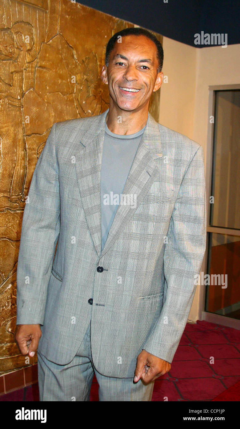 Ottobre 12, 2003 - Hollywood, California, Stati Uniti - Mi8052CHW .''IRENE '' uno - donna spettacolo BASATO SULLA VITA DELLA MADRE DELLA FAMOSA MUSIC MOGUL CHRIS STOKES .all'EL PORTAL Theatre, North Hollywood, CA.10/11/2003 . / / 2003.BILL OVERTON(Immagine di credito: Â© Clinton Wallace/Globe foto/ZUMAPRESS Foto Stock