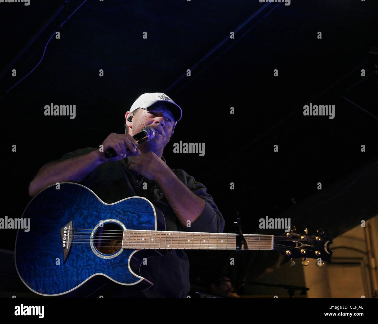Country Music Artista SAMMY KERSHAW eseguite durante il Downtown Days festival il Sabato, Ottobre 9, 2010 in Columbia, Ky. Kershaw è più noto per i suoi 1993 n. 1 hit song "egli non so lei è bellissima", nonché "Regina del mio rimorchio ad ampiezza doppia," "Cadillac Style' e 'nazionale lavora una donna H Foto Stock