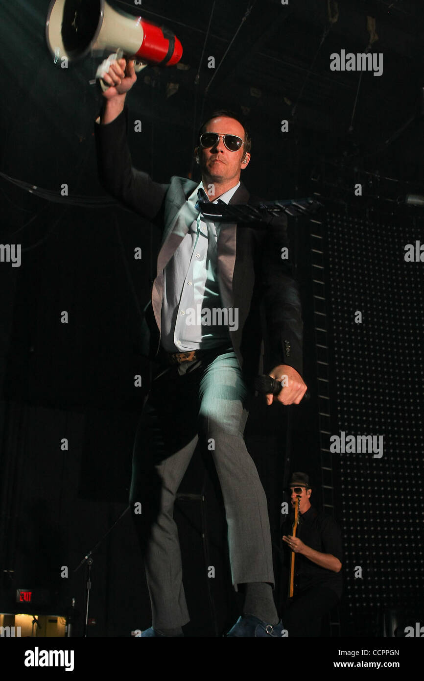 Ottobre 12, 2010 - Hollywood, Florida, Stati Uniti d'America - cantante Scott Weiland degli Stone Temple Pilots esegue Ottobre 12, 2010 at Hard rock dal vivo presso il Seminole Hotel and Casino in Hollywood, FL (credito Immagine: © Aaron Gilbert Southcreek/Global/ZUMApress.com) Foto Stock