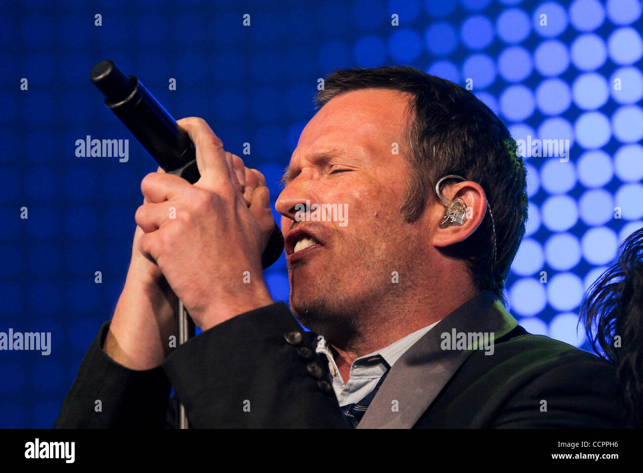 Ottobre 12, 2010 - Hollywood, Florida, Stati Uniti d'America - cantante Scott Weiland degli Stone Temple Pilots esegue Ottobre 12, 2010 at Hard rock dal vivo presso il Seminole Hotel and Casino in Hollywood, FL (credito Immagine: © Aaron Gilbert Southcreek/Global/ZUMApress.com) Foto Stock