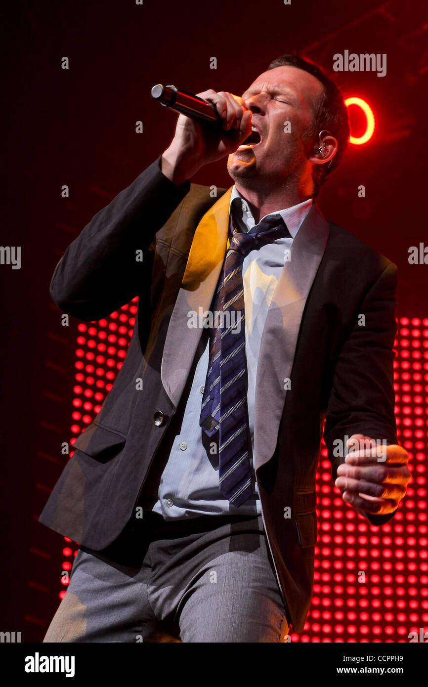 Ottobre 12, 2010 - Hollywood, Florida, Stati Uniti d'America - cantante Scott Weiland degli Stone Temple Pilots esegue Ottobre 12, 2010 at Hard rock dal vivo presso il Seminole Hotel and Casino in Hollywood, FL (credito Immagine: © Aaron Gilbert Southcreek/Global/ZUMApress.com) Foto Stock