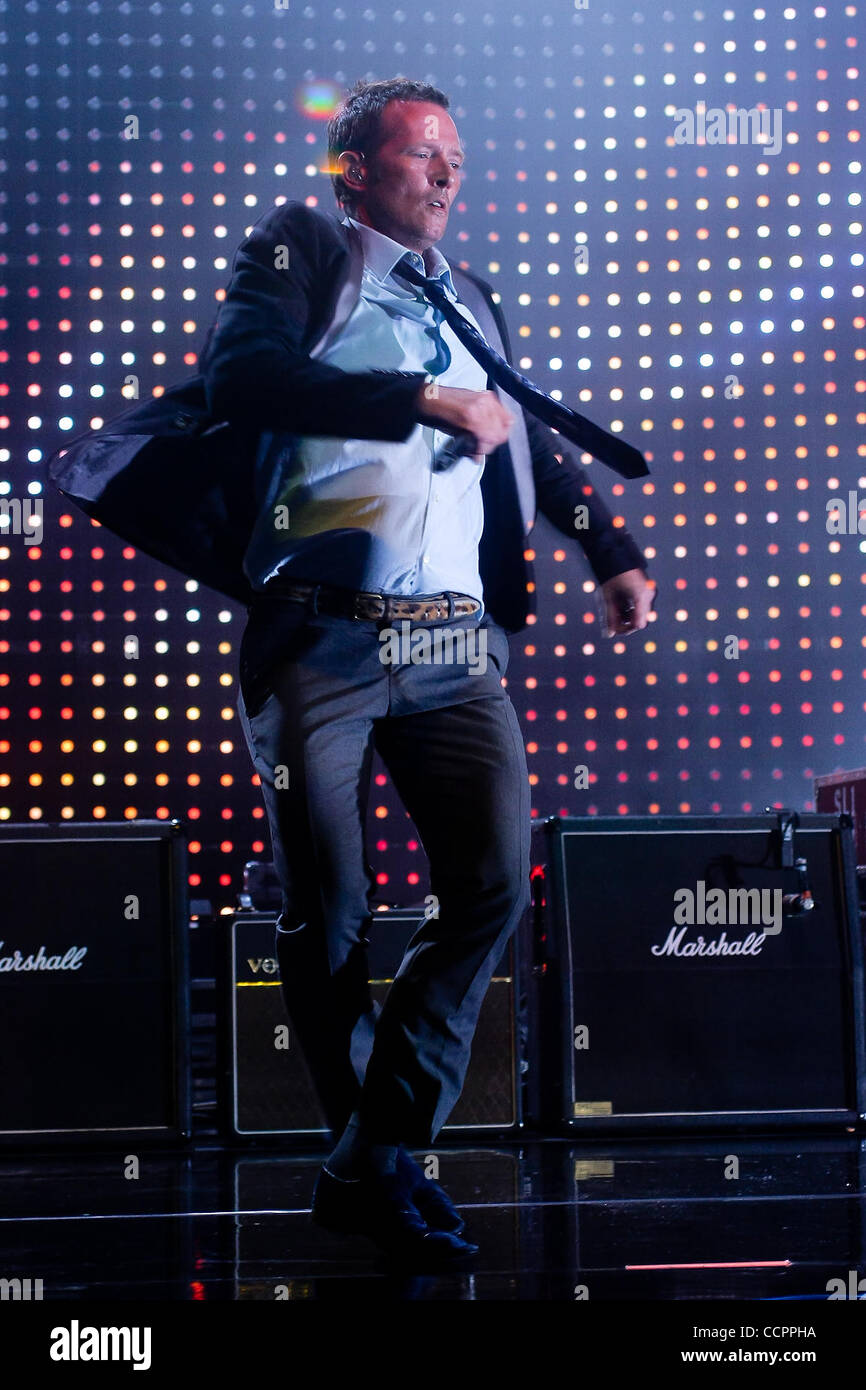 Ottobre 12, 2010 - Hollywood, Florida, Stati Uniti d'America - cantante Scott Weiland degli Stone Temple Pilots esegue Ottobre 12, 2010 at Hard rock dal vivo presso il Seminole Hotel and Casino in Hollywood, FL (credito Immagine: © Aaron Gilbert Southcreek/Global/ZUMApress.com) Foto Stock