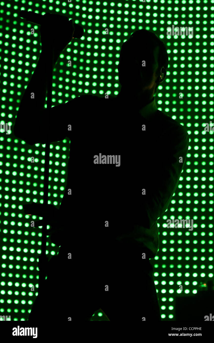 Ottobre 12, 2010 - Hollywood, Florida, Stati Uniti d'America - cantante Scott Weiland degli Stone Temple Pilots esegue Ottobre 12, 2010 at Hard rock dal vivo presso il Seminole Hotel and Casino in Hollywood, FL (credito Immagine: © Aaron Gilbert Southcreek/Global/ZUMApress.com) Foto Stock