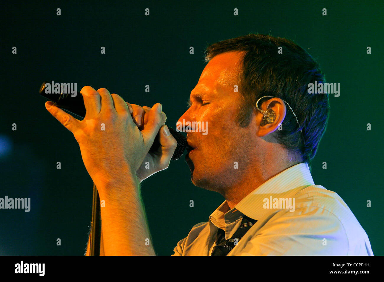 Ottobre 12, 2010 - Hollywood, Florida, Stati Uniti d'America - cantante Scott Weiland degli Stone Temple Pilots esegue Ottobre 12, 2010 at Hard rock dal vivo presso il Seminole Hotel and Casino in Hollywood, FL (credito Immagine: © Aaron Gilbert Southcreek/Global/ZUMApress.com) Foto Stock