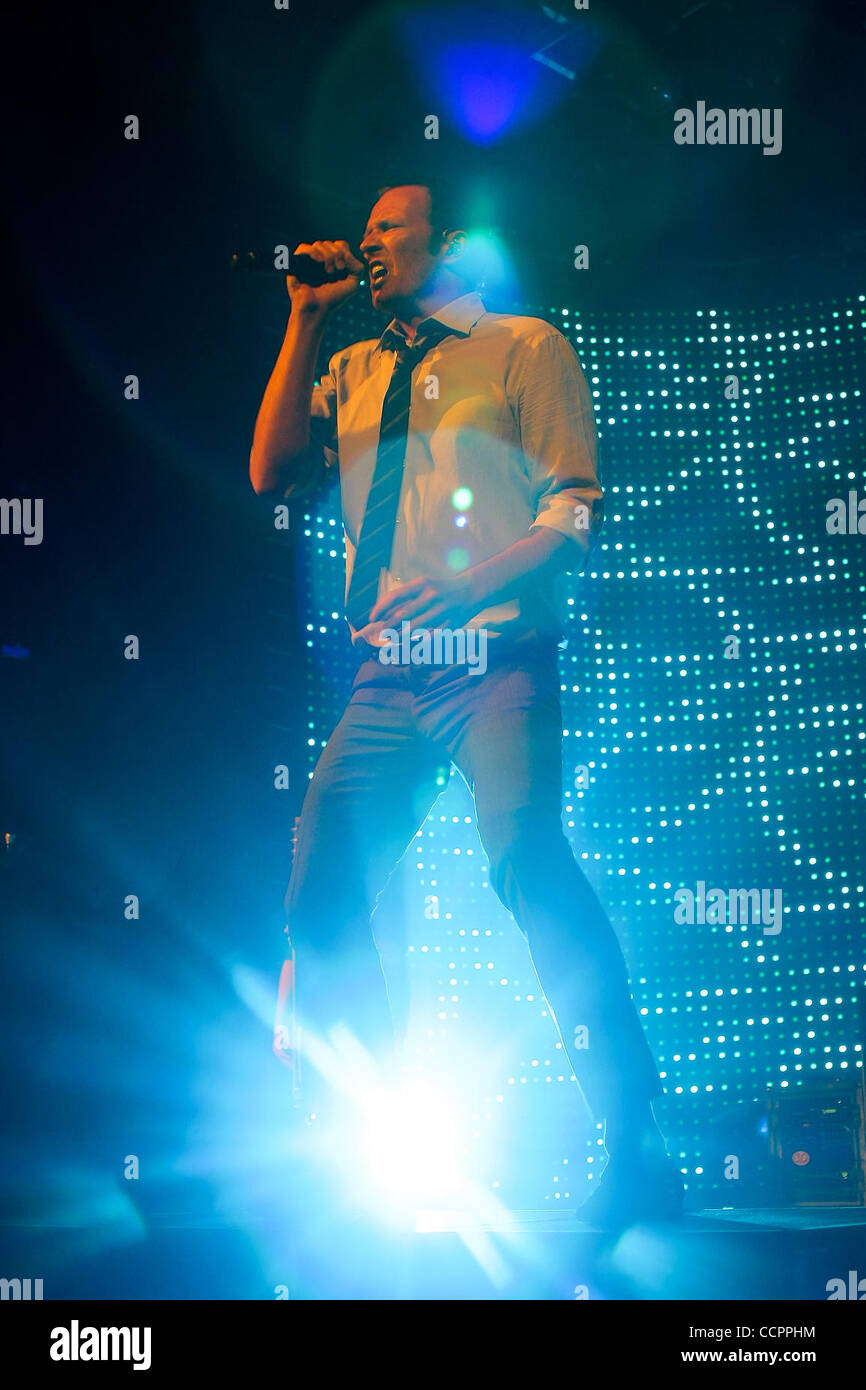 Ottobre 12, 2010 - Hollywood, Florida, Stati Uniti d'America - cantante Scott Weiland degli Stone Temple Pilots esegue Ottobre 12, 2010 at Hard rock dal vivo presso il Seminole Hotel and Casino in Hollywood, FL (credito Immagine: © Aaron Gilbert Southcreek/Global/ZUMApress.com) Foto Stock