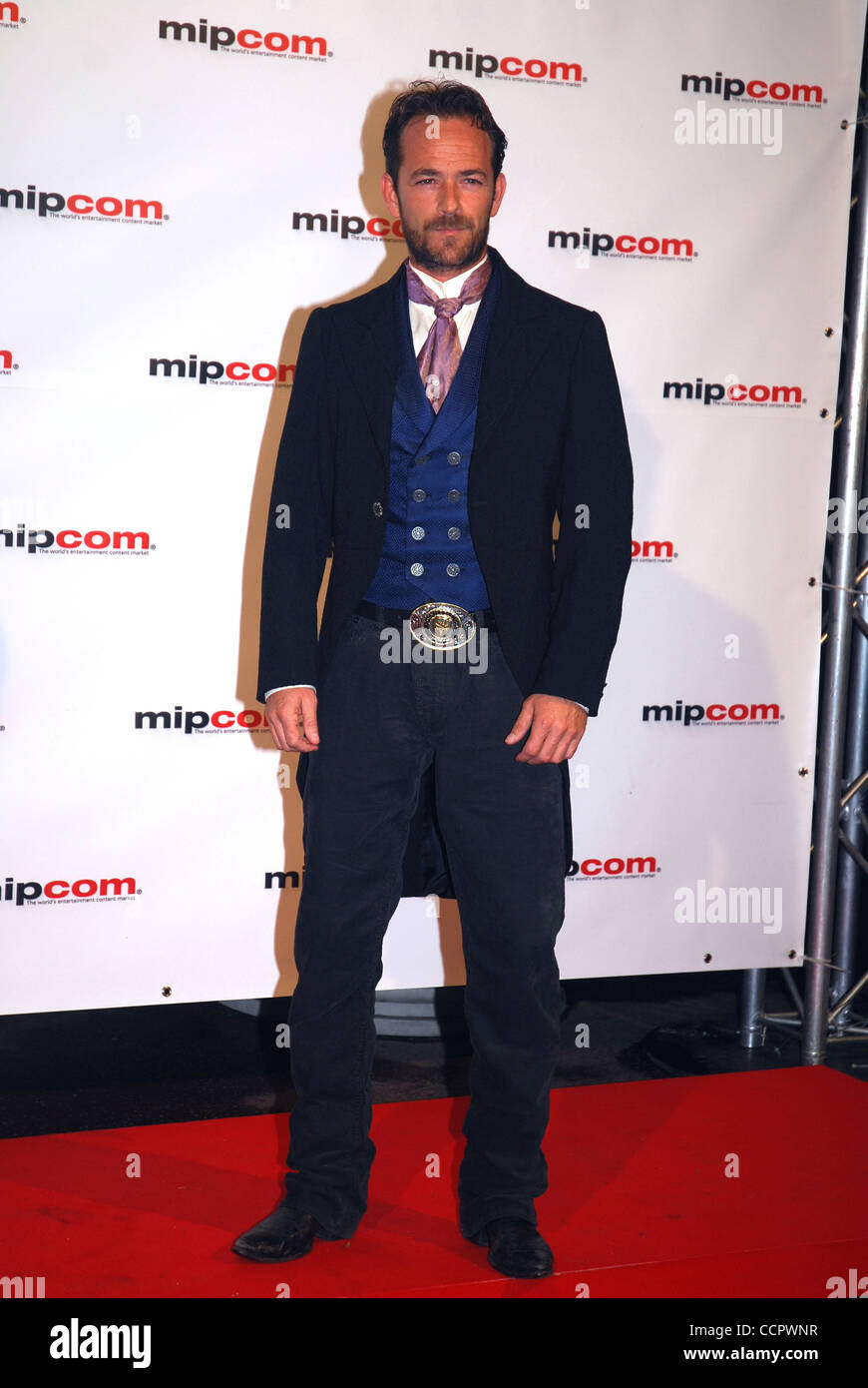 Attore LUKE PERRY frequentando il Mipcom 2010 apertura notturna presso l'Hotel Martinez - Cannes. Foto Stock