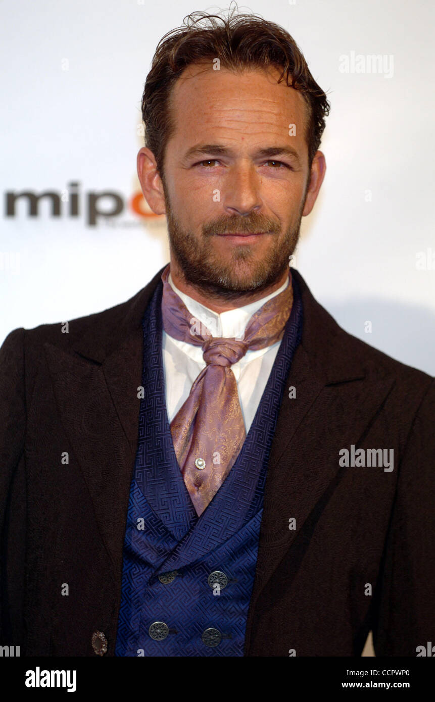 Attore LUKE PERRY frequentando il Mipcom 2010 apertura notturna presso l'Hotel Martinez - Cannes. Foto Stock