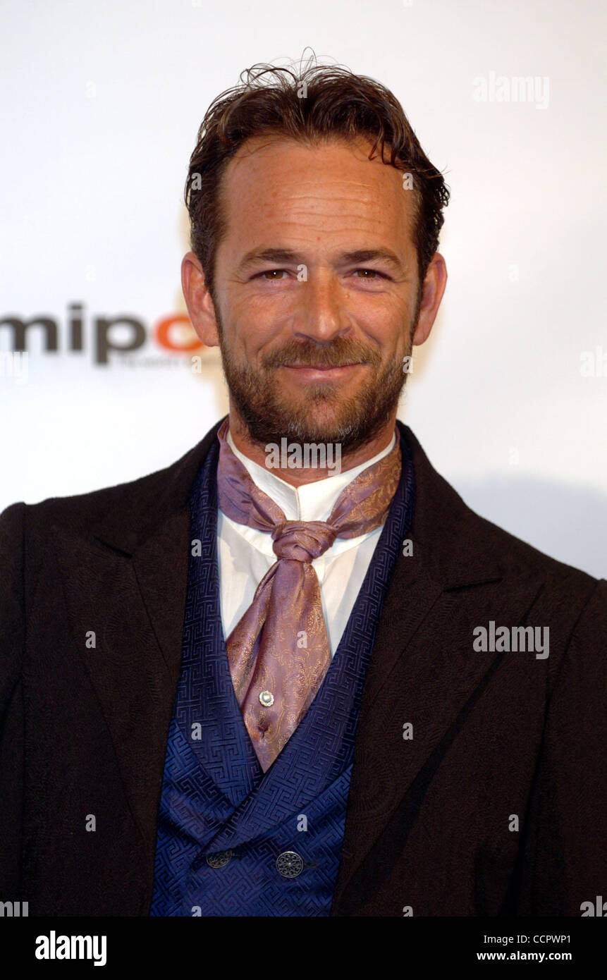Attore LUKE PERRY frequentando il Mipcom 2010 apertura notturna presso l'Hotel Martinez - Cannes. Foto Stock