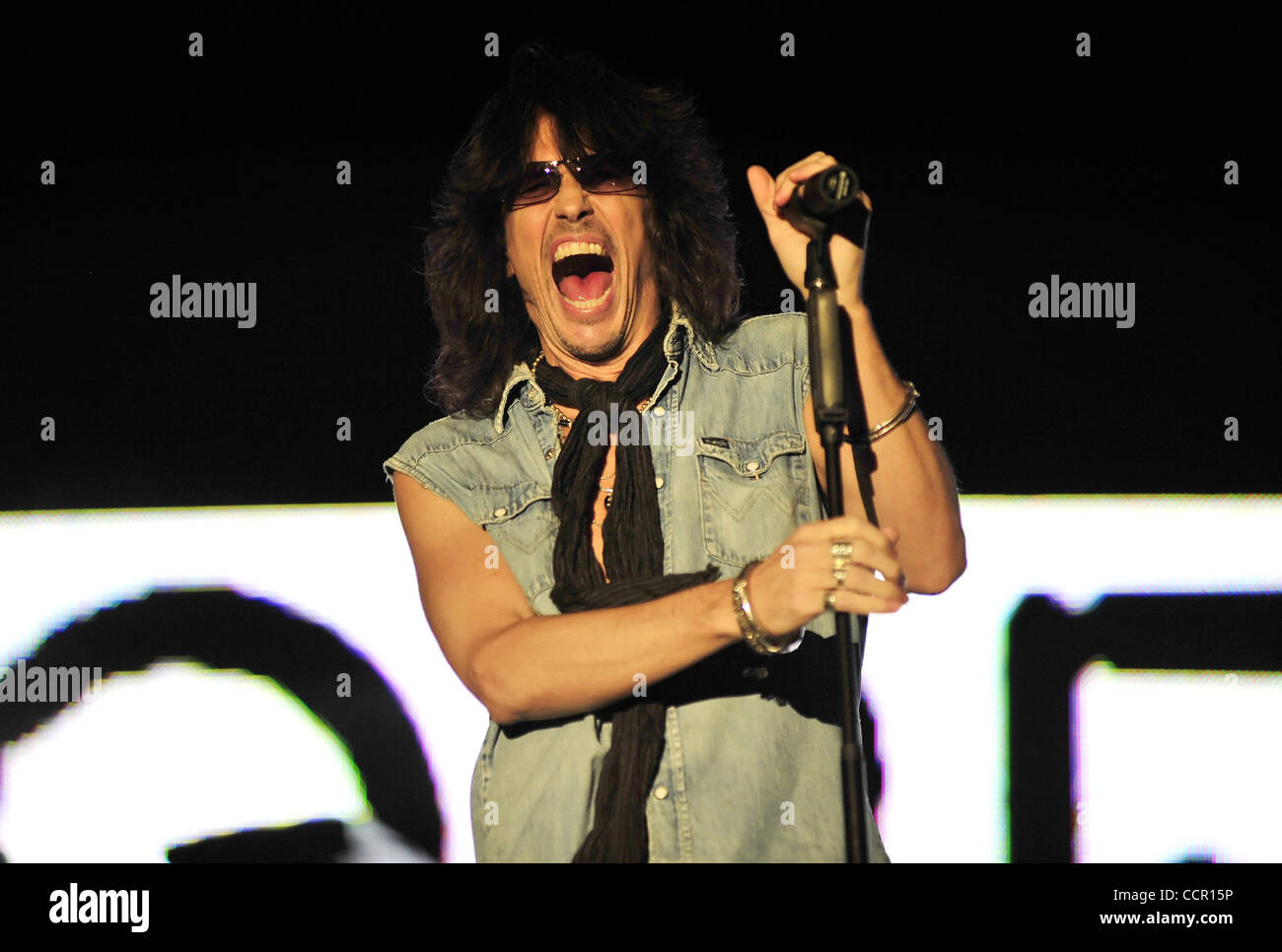 Lead Singer Kelly Hansen della rock band straniero, durante un concerto dal vivo al Chumash Casino Resort in Santa Ynez,CA il 7 ottobre 2010.(Immagine di credito: © Giovanni Pyle/Cal Sport Media/ZUMApress.com) Foto Stock