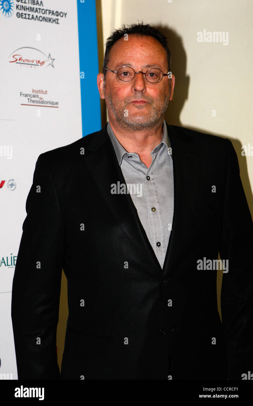 Apr. 25, 2010 - Athens, Grecia - attore francese Jean Reno a xi Francophone Film Festival. Il festival si è chiuso con la pellicola L'Immortel dal direttore Richard Berry e interpretato da Jean Reno. (Credito Immagine: © Aristidis Vafeiadakis/ZUMApress.com) Foto Stock