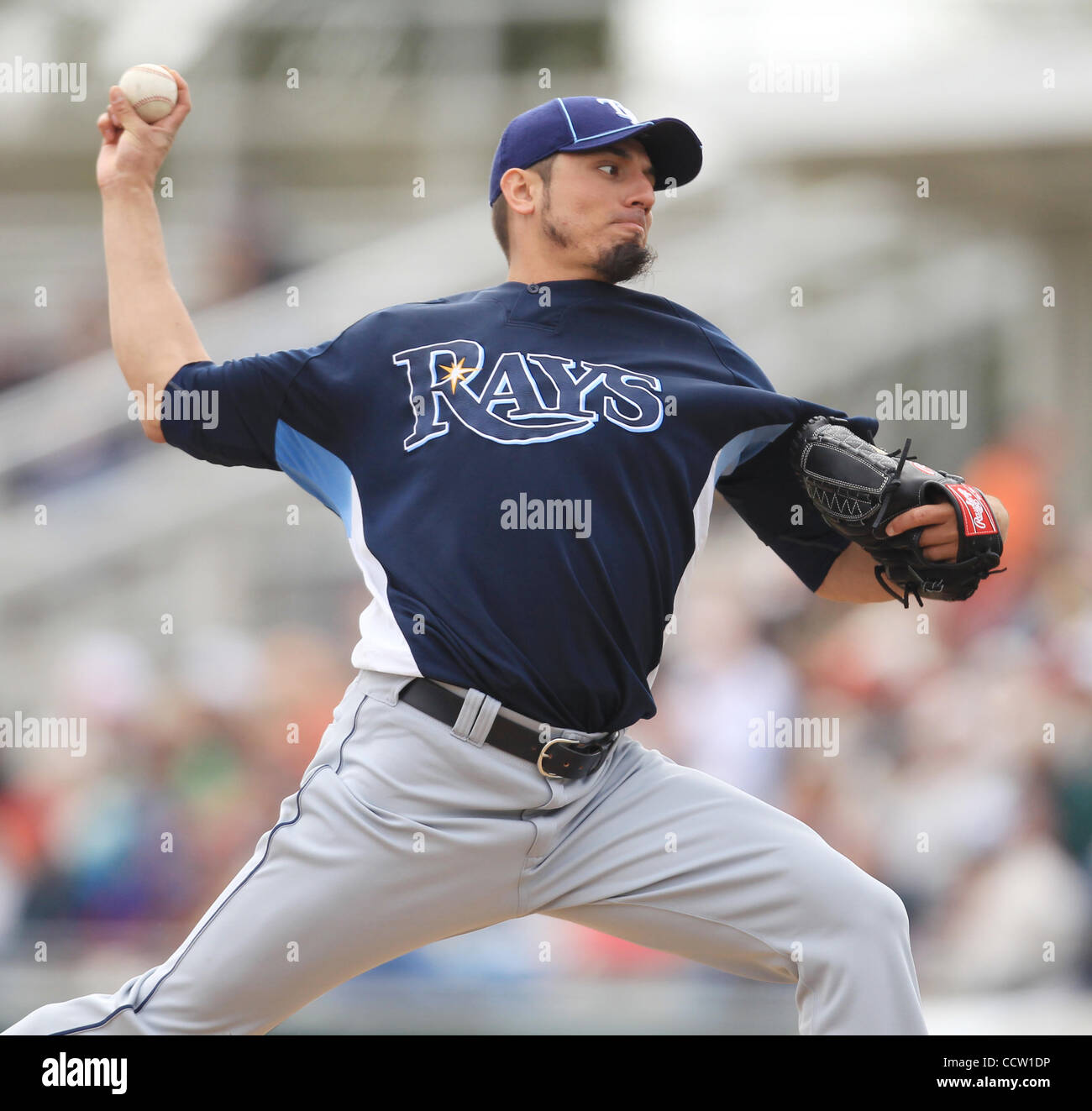 JAMES BORCHUCK | volte OT 318876 BORC raggi 10 (3/03/10) Matt Garza offre nel terzo durante i raggi prima molla formazione gioco contro gli Orioles a Ed Smith Stadium di Sarasota Mercoledì, 3 marzo 2010. [JAMES BORCHUCK, volte] Foto Stock