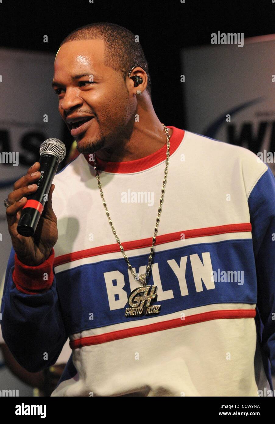 Mar 25, 2010 - Philadelphia, Pennsylvania, Stati Uniti d'America - R&B cantante JAHEIM al 105,3 performance studio di Philadelphia. JAHEIM è il più noto per il suo grafico topping hit 'Put che le donne prima' rilasciato nel 2003. (Credito Immagine: Â© Ricky Fitchett/ZUMA Press) Foto Stock