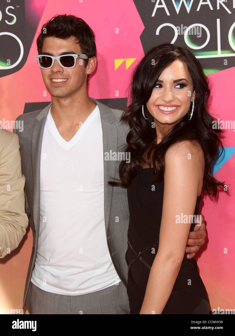 Mar 27, 2010 - Westwood, California, Stati Uniti d'America - Joe Jonas & Demi Lovato arriva al Kid's Choice Awards 2010 tenutasi presso la UCLA. (Credito Immagine: Â© Lisa O'Connor/ZUMA Press) Foto Stock