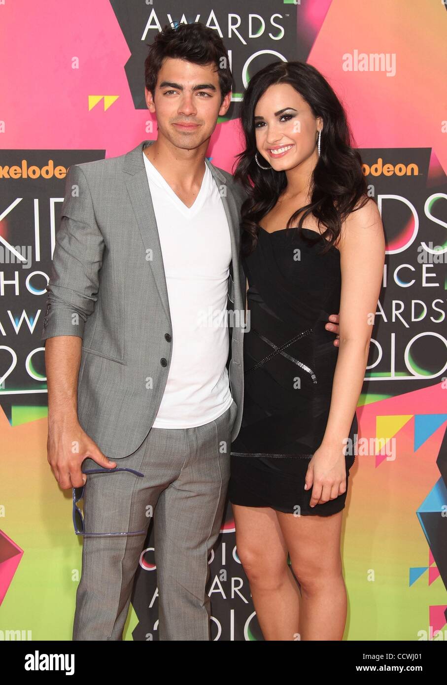 Mar 27, 2010 - Westwood, California, Stati Uniti d'America - Joe Jonas & Demi Lovato arriva al Kid's Choice Awards 2010 tenutasi presso la UCLA. (Credito Immagine: Â© Lisa O'Connor/ZUMA Press) Foto Stock