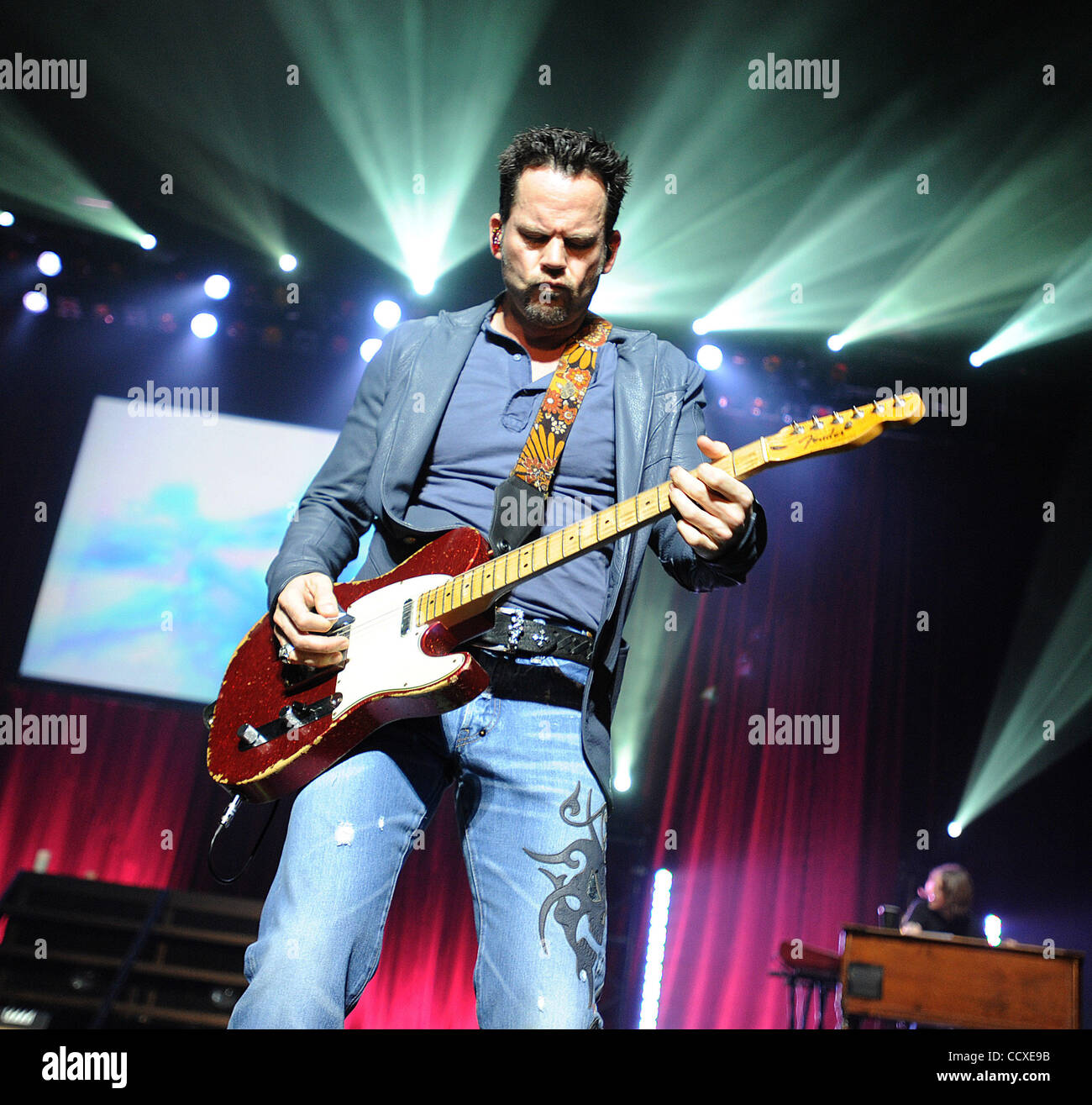 Mar 12, 2010 - Durham, North Carolina, Stati Uniti d'America - musicista GARY ALLAN suona dal vivo come il suo tour 2010 fa tappa a Durham Performing Arts Centre si trova nel centro cittadino di Durham. Copyright 2010 Jason Moore. Foto Stock