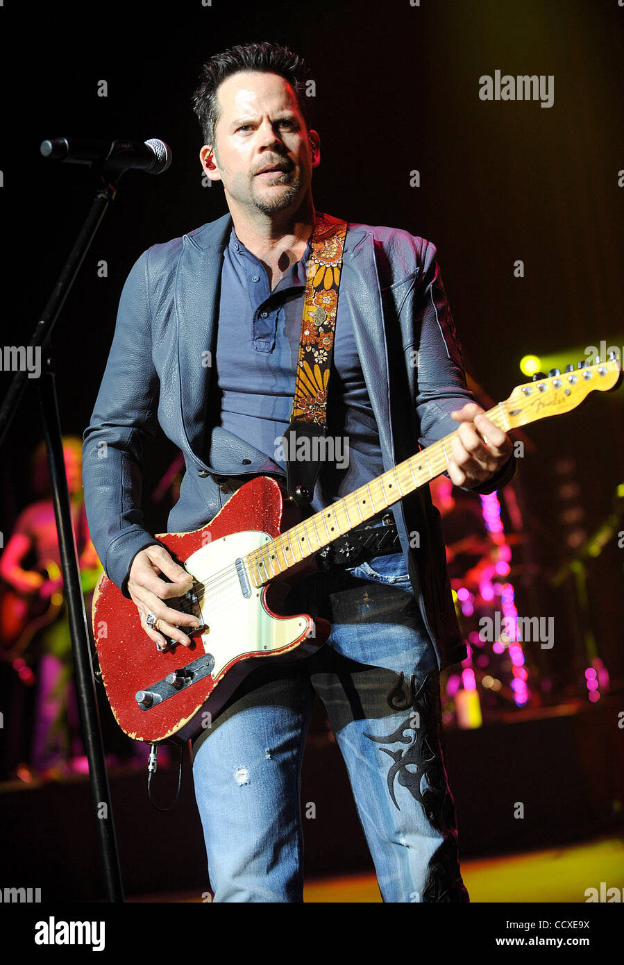 Mar 12, 2010 - Durham, North Carolina, Stati Uniti d'America - musicista GARY ALLAN suona dal vivo come il suo tour 2010 fa tappa a Durham Performing Arts Centre si trova nel centro cittadino di Durham. Copyright 2010 Jason Moore. Foto Stock