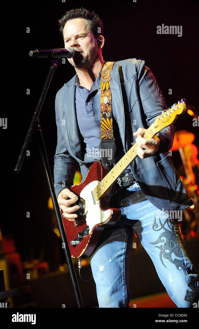 Mar 12, 2010 - Durham, North Carolina, Stati Uniti d'America - musicista GARY ALLAN suona dal vivo come il suo tour 2010 fa tappa a Durham Performing Arts Centre si trova nel centro cittadino di Durham. Copyright 2010 Jason Moore. Foto Stock