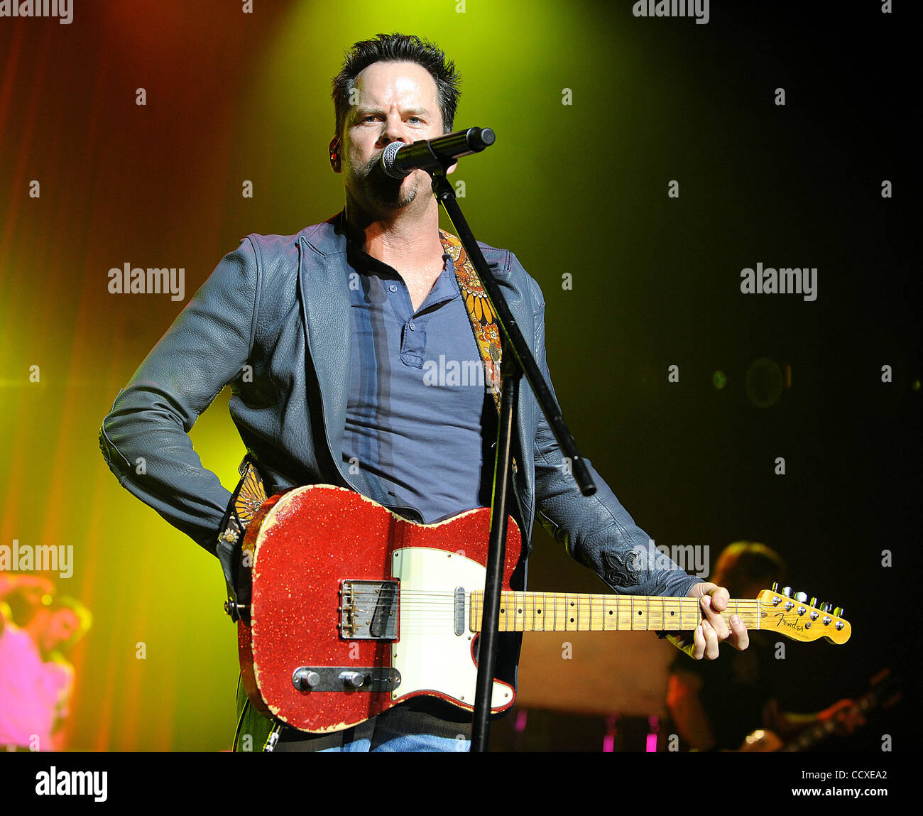 Mar 12, 2010 - Durham, North Carolina, Stati Uniti d'America - musicista GARY ALLAN suona dal vivo come il suo tour 2010 fa tappa a Durham Performing Arts Centre si trova nel centro cittadino di Durham. Copyright 2010 Jason Moore. Foto Stock
