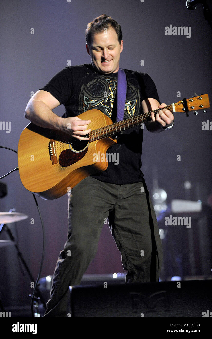 Mar 12, 2010 - Durham, North Carolina, Stati Uniti d'America - musicista JASON segna suona dal vivo come il suo tour 2010 fa tappa a Durham Performing Arts Centre si trova nel centro cittadino di Durham. Copyright 2010 Jason Moore. Foto Stock