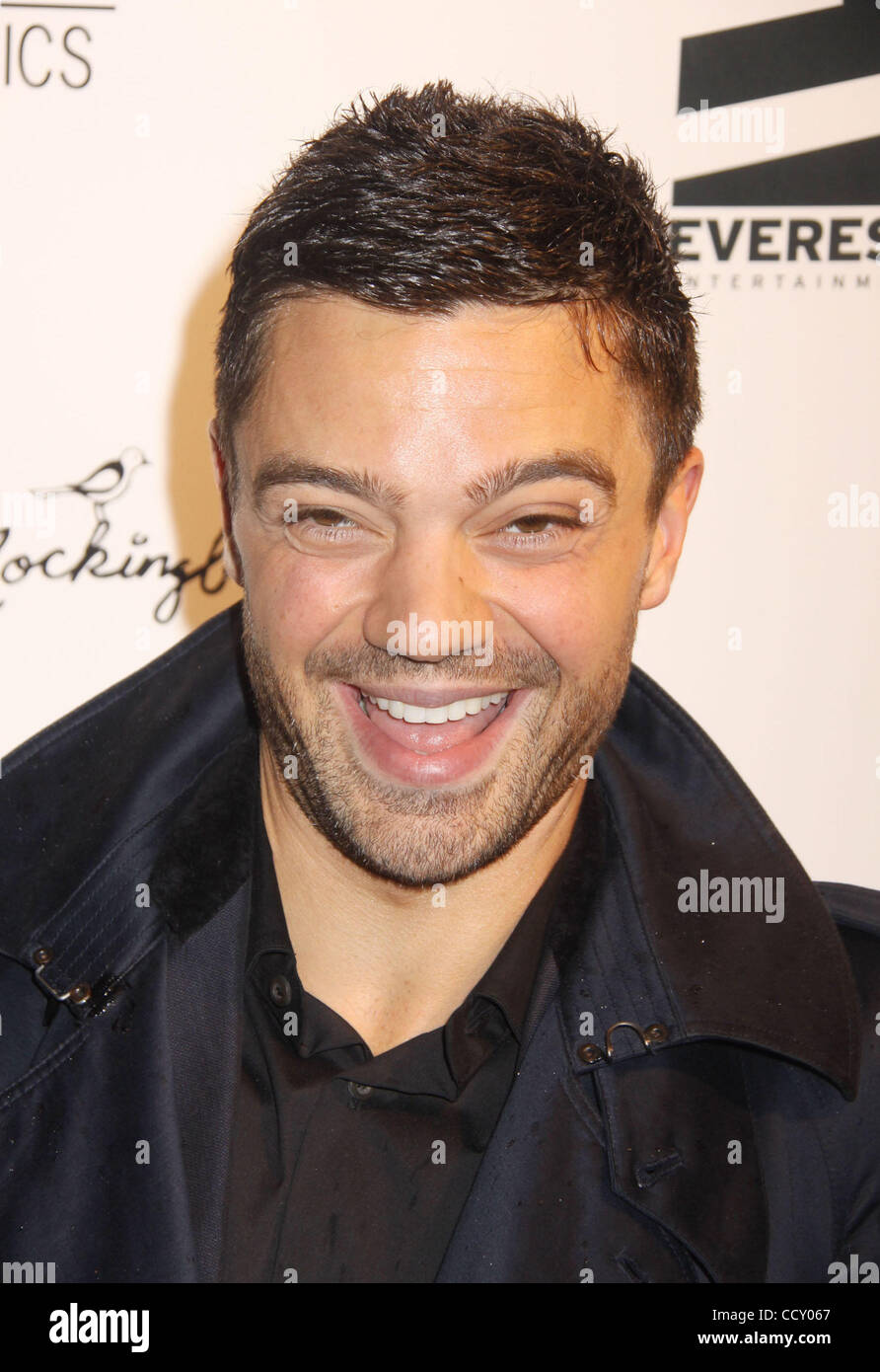 Attore DOMINIC COOPER assiste il New York premiere di 'Maltri e bambino" tenutasi presso il teatro di Parigi. Foto Stock