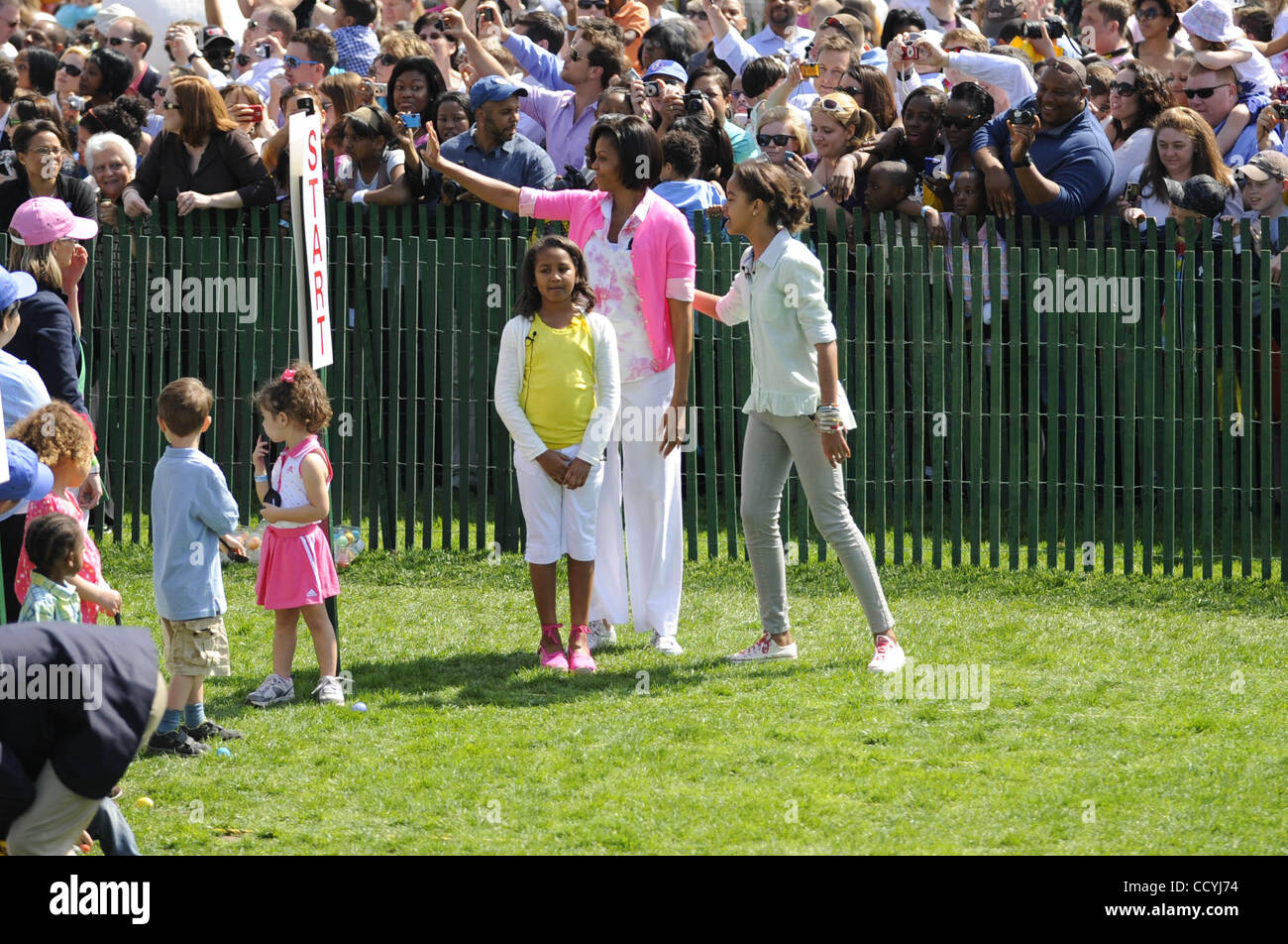 Apr. 05, 2010 - Washington, Distretto di Columbia, Stati Uniti - ho14725CB.La famiglia Obama benvenuti 30.000 persone alla Casa Bianca South Lawn per l annuale Easter Egg Roll alla Casa Bianca a Washington D.C. 04-05-2010. La First Lady Michelle Obama con le figlie Sasha Obama e Malia Obama(Credi Foto Stock