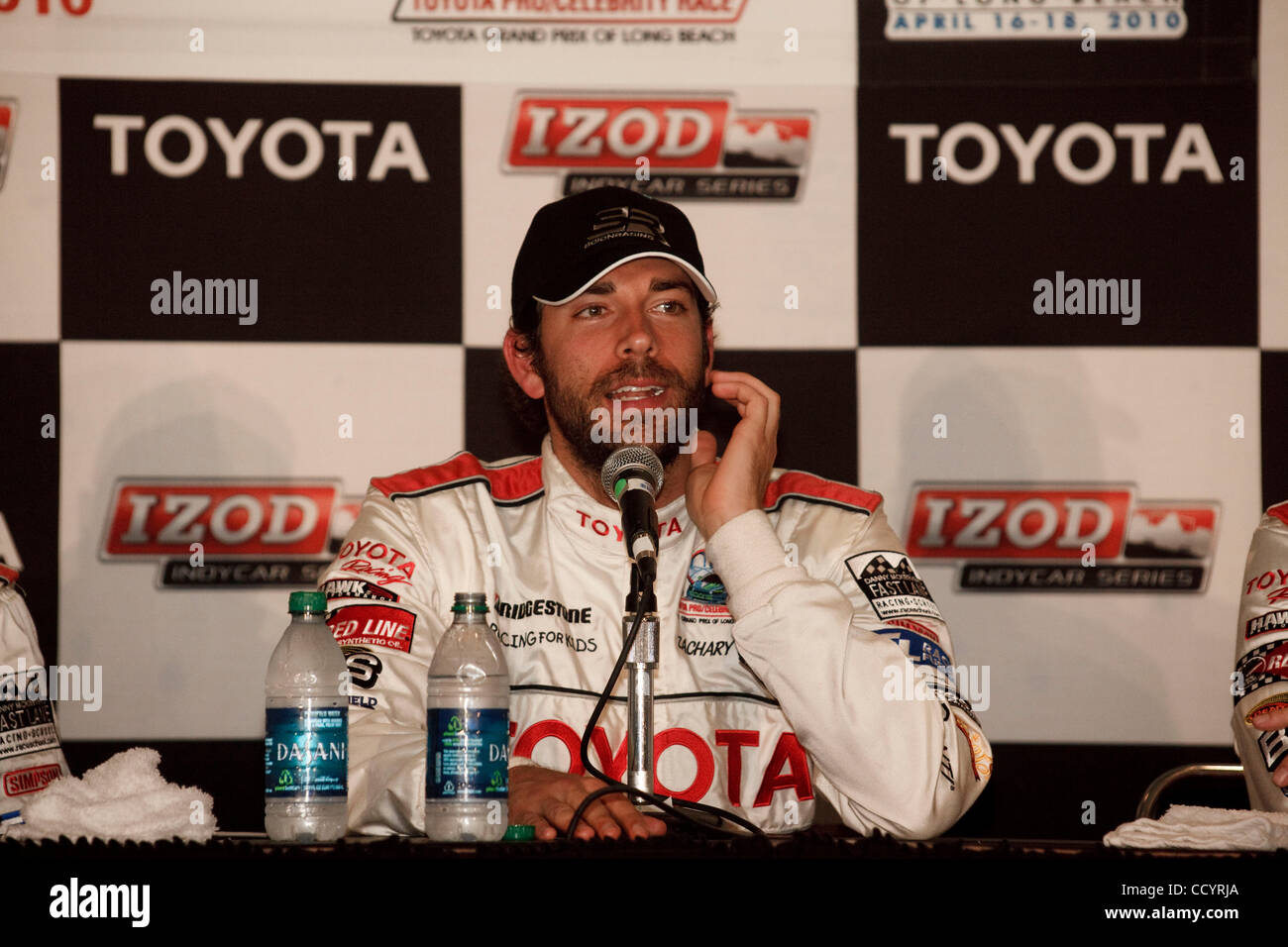 Apr 16, 2010 - Long Beach, California, Stati Uniti d'America - Attore ZACHARY LEVI (mandrino) in occasione di una conferenza stampa dopo la manche di qualificazione per la celebrità/Pro Race alla lunga spiaggia Grand Prix (credito Immagine: © Kayte Deioma/ZUMA Press) Foto Stock