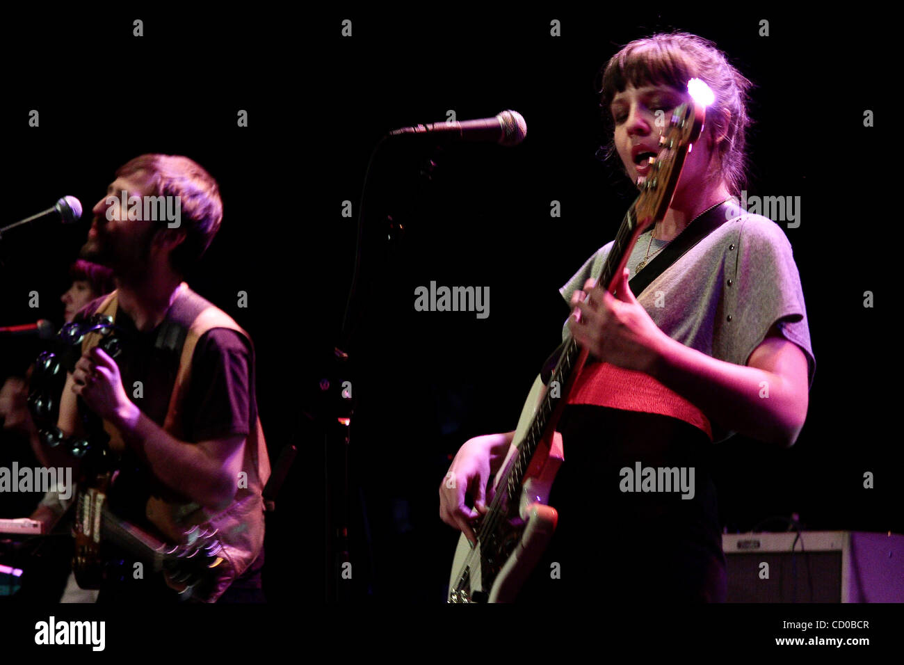 Xylos esegue alla Music Hall di Williamsburg nel quartiere di Brooklyn a New York City il 12 aprile 2010. I membri della band sono ; Eric Zeiler Monika Heidemann Aaron Mendelsohn Nikki Lancy Christopher Berry Foto Stock