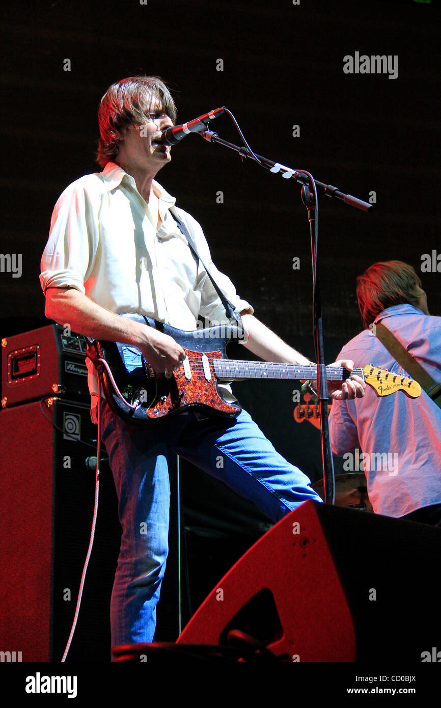 Pavimentazione eseguendo in Valle di Coachella Music e Arts Festival di Indio, CA il 18 aprile 2010. I membri della band ; Stephen Malkmus Bob Nastanovich Scott Kannberg Steve West Mark Ibold Foto Stock