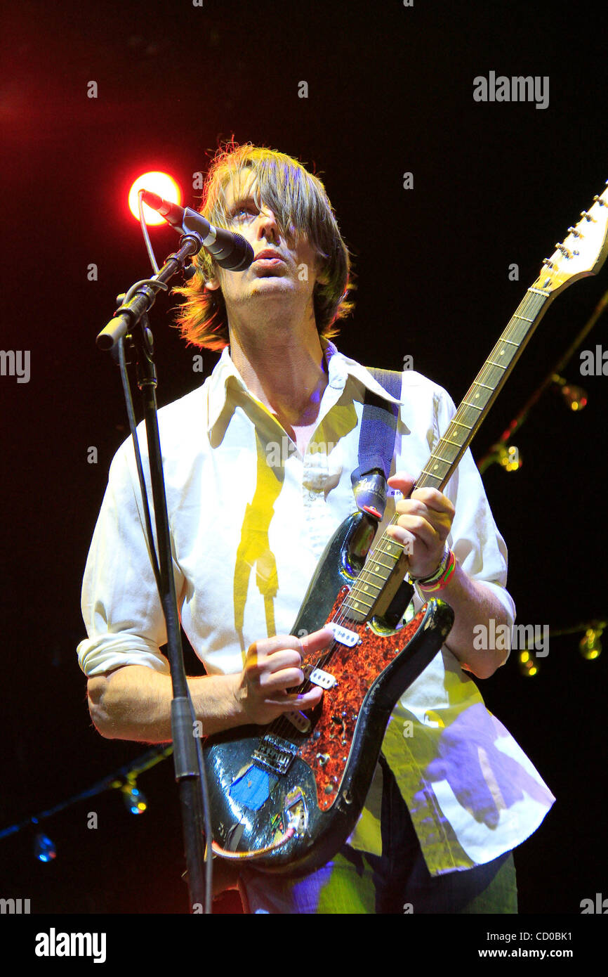 Pavimentazione eseguendo in Valle di Coachella Music e Arts Festival di Indio, CA il 18 aprile 2010. I membri della band ; Stephen Malkmus Bob Nastanovich Scott Kannberg Steve West Mark Ibold Foto Stock