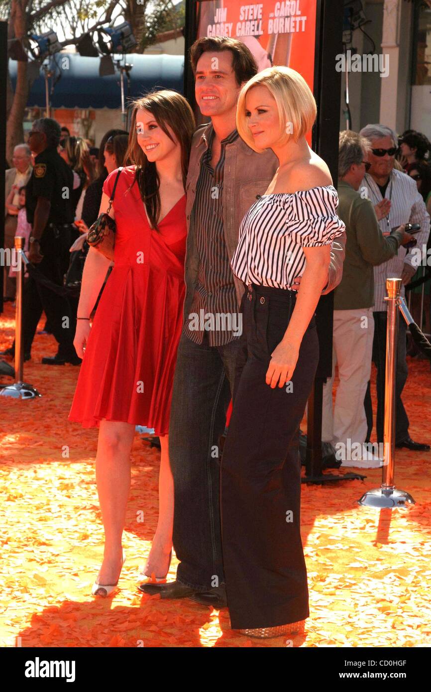 Mar 8, 2008 - Hollywood, California, Stati Uniti - Ho13050CHW.DR. SEUSS' Horton sente che! PREMIERE MONDIALE.MANN VILLAGE THEATRE, Westwood, CA .03/08/08.JANE CARREY e padre Jim Carrey CON JENNY JENNY MCCARTHY (credito Immagine: Â© Clinton Wallace/Globe foto/ZUMAPRESS.com) Foto Stock