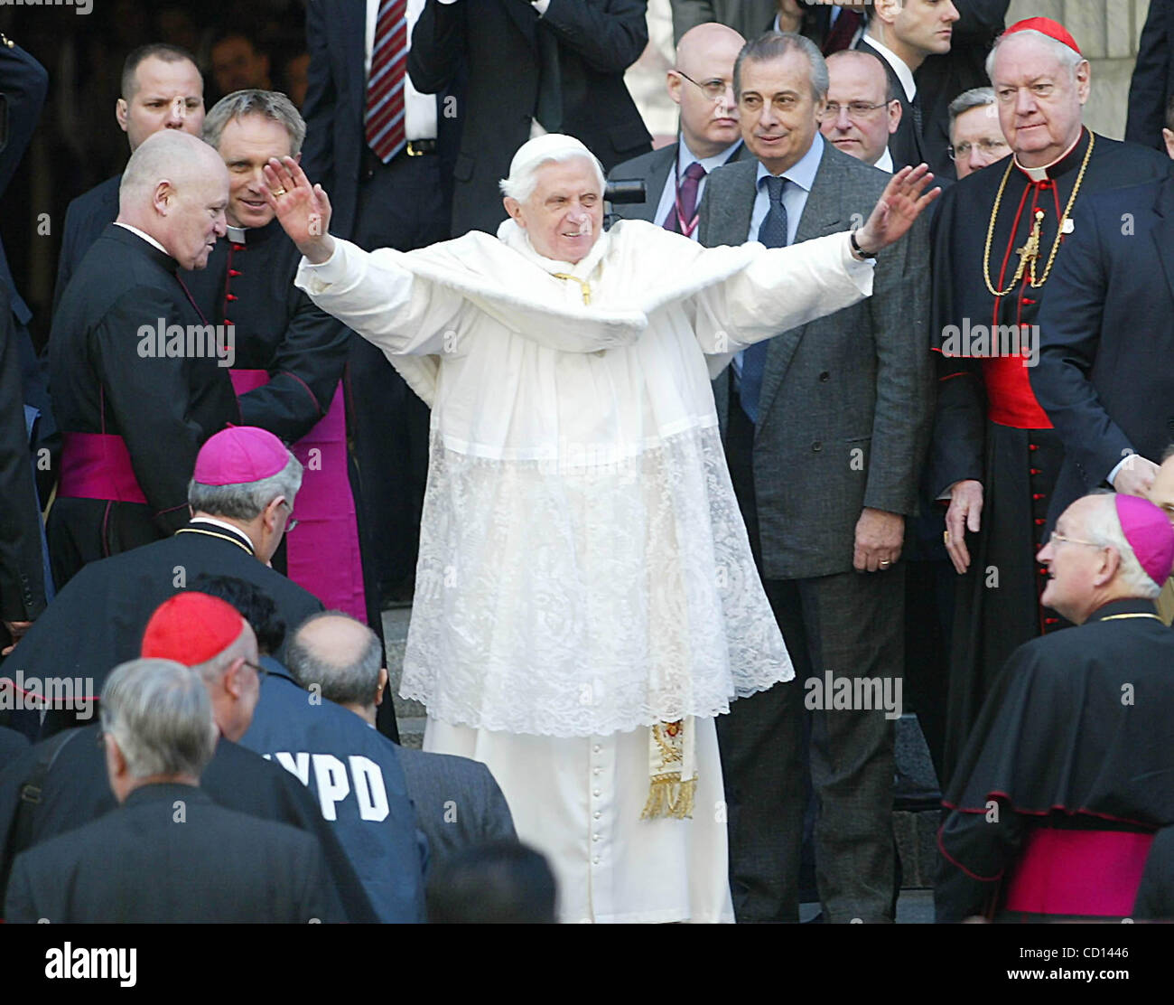 Apr. 19, 2008 - New York New York, Stati Uniti - Il Santo Padre Benedetto XVI arriva alla Cattedrale di Saint Patrick a New York 19-04-2008. - 2008.K57775TGA(Immagine di credito: Â© Terry Gatanis/Globe foto/ZUMAPRESS.com) Foto Stock