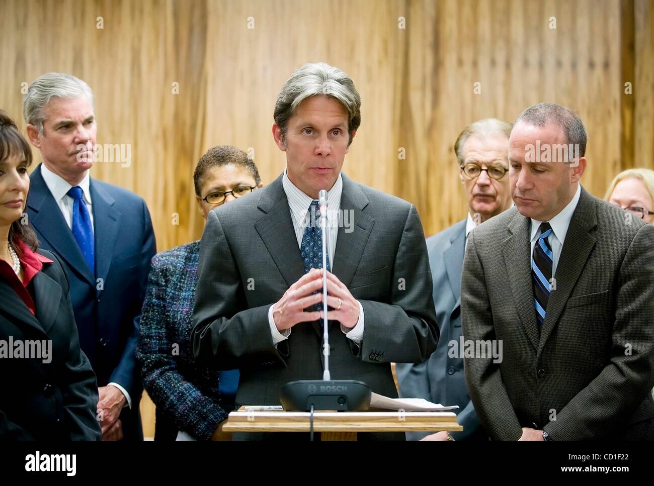 Apr 02, 2008 - Sacramento, California, Stati Uniti d'America - Attore Cole di Gary parla di sua figlia con autismo durante una conferenza stampa presso il Campidoglio a svelare un pacchetto legislativo di nove fatture per combattere l'aumento nella diagnosi di bambini con disturbi dello spettro autistico, Mercoledì, Aprile 2, 2008. (Credito Foto Stock