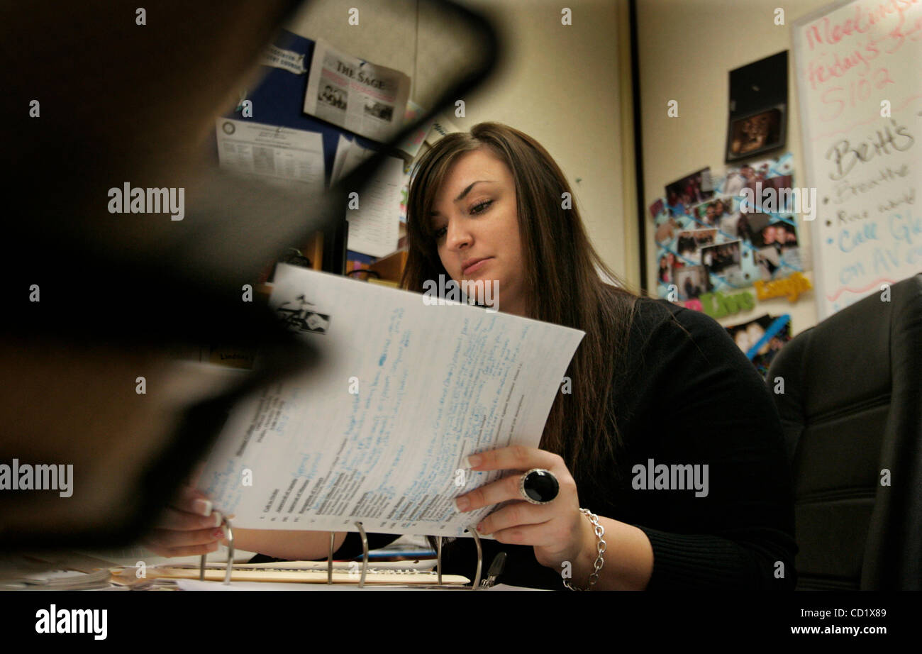 HLasbPrez291876x004.jpg 11/03/2008 MIRA MESA (San Diego California) USA  (CQ) BRITTANY (CQ) FORESTER, 22, Miramar College associati Consiglio degli studenti Presidente lavora nel suo ufficio presso il college. FORESTER è un ex bambino Foster e specializzarsi nella pubblica amministrazione. Credito: Copia foto Foto Stock