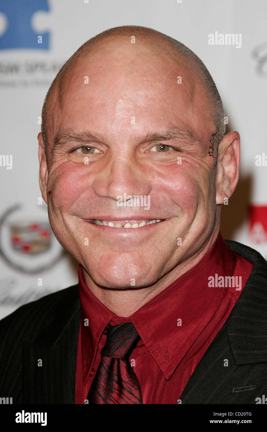 Nov 10, 2008 - Westwood, California, Stati Uniti - Attore PATRICK KILPATRICK arriva la sesta annuale atti di amore ospitato da parla di autismo tenutosi presso la Geffen Playhouse. (Credito Immagine: ZUMApress.com) Foto Stock