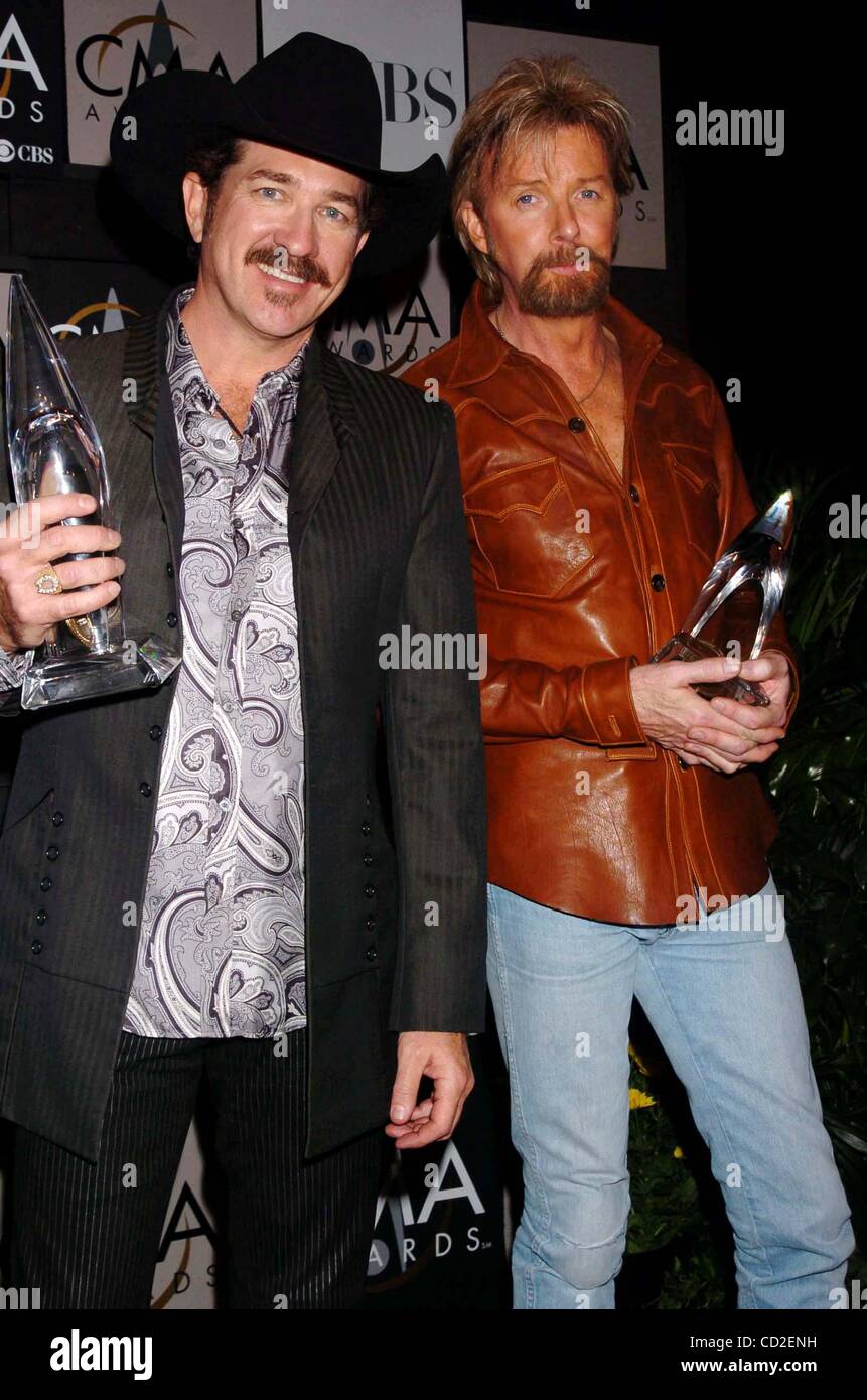 Nov. 9, 2004 - New York New York, Stati Uniti - K40357JKRON.''il 38TH Annuale CMA AWARDS'' (PRESSROOM) al Grand Ole Opry House a Nashville, nel Tennessee 11/09/2004. / BROOKS E DUNN(Immagine di credito: Â© Giovanni Krondes/Globe foto/ZUMAPRESS.com) Foto Stock