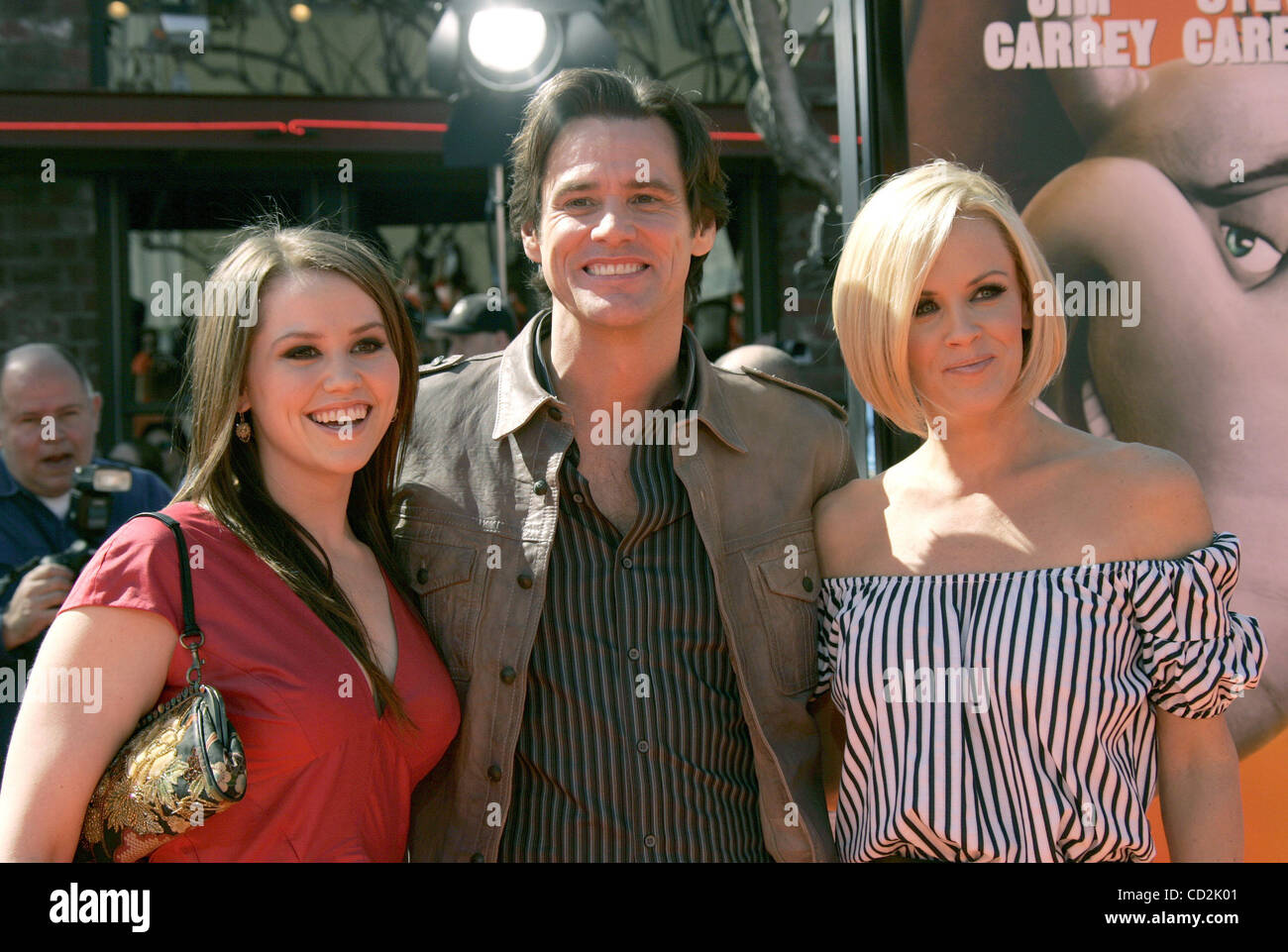 Mar 08, 2008 - Westwood, California, Stati Uniti d'America - attore Jim Carrey (centro), figlia JANE CARREY e attrice JENNY McCARTHY al 'dr' Seuss Horton Hears A' Premiere Mondiale tenutosi presso il Teatro di villaggio in Westwood. (Credito Immagine: © Lisa O'Connor/ZUMA Press) Foto Stock