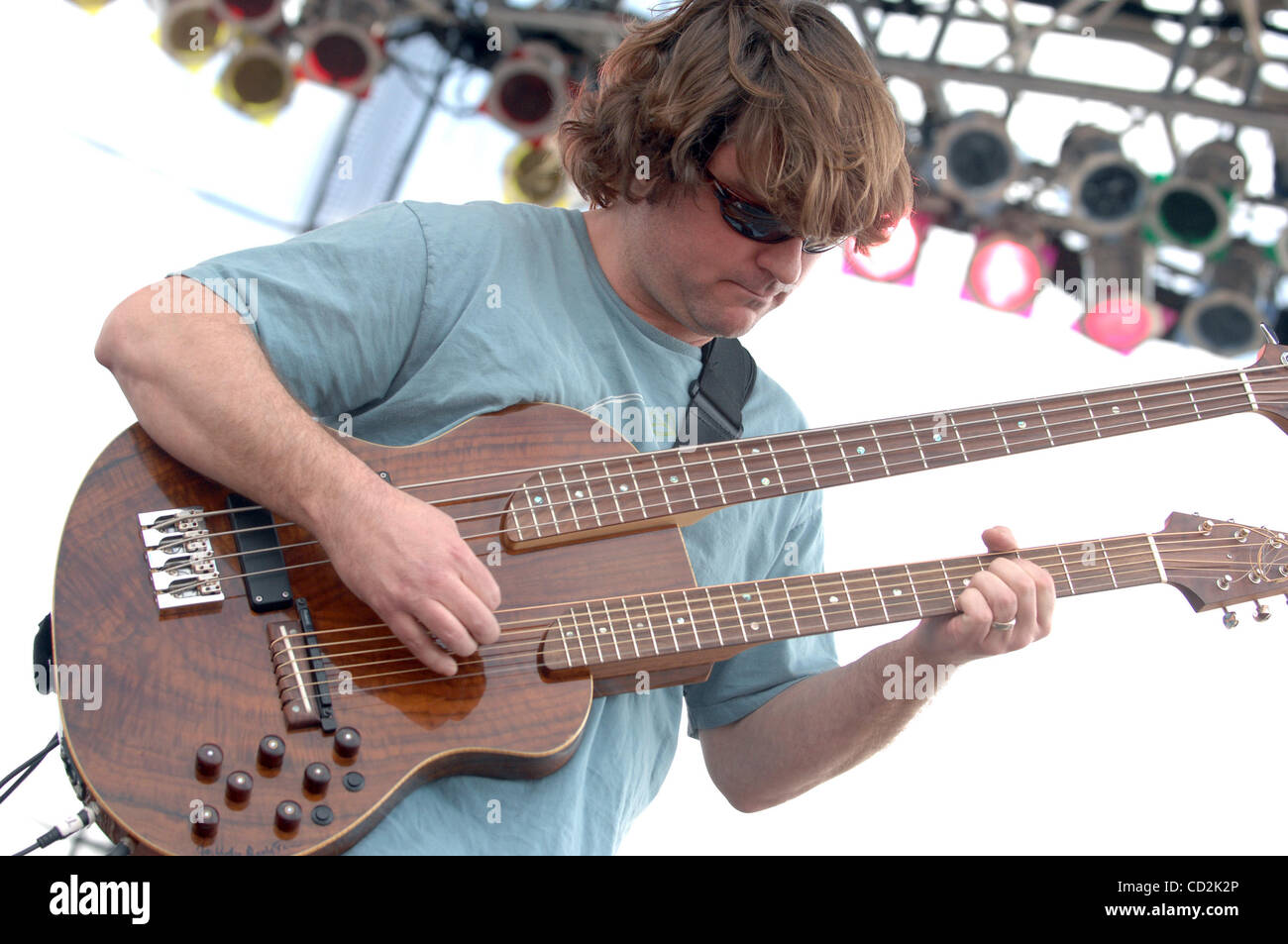 Mar 9, 2008 - Everglades, Florida, Stati Uniti d'America - musicista KELLER WILLIAMS esegue come parte della sesta annuale Langerado Music Festival. I quattro giorni del festival sarà attrarre oltre 25.000 appassionati di musica per vedere una varietà di artista in 5 fasi differenti sui terreni della Big Cypress Seminole Indian Reservation lo Foto Stock