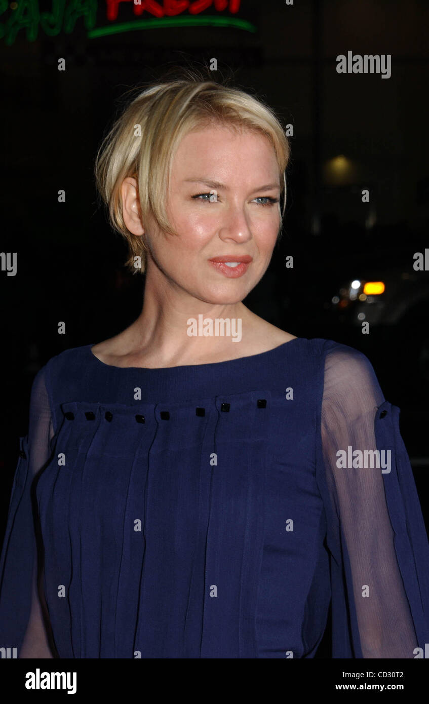 Mar 31, 2008 - Hollywood, California, Stati Uniti - Ho13036PR.La premiere del ''LEATHERHEADS'' a Grauman's Chinese Theater, Hollywood, CA 03-31-2008. - - 2008.Renee Zellweger(Immagine di credito: Â© Phil Roach/Globe foto/ZUMAPRESS.com) Foto Stock