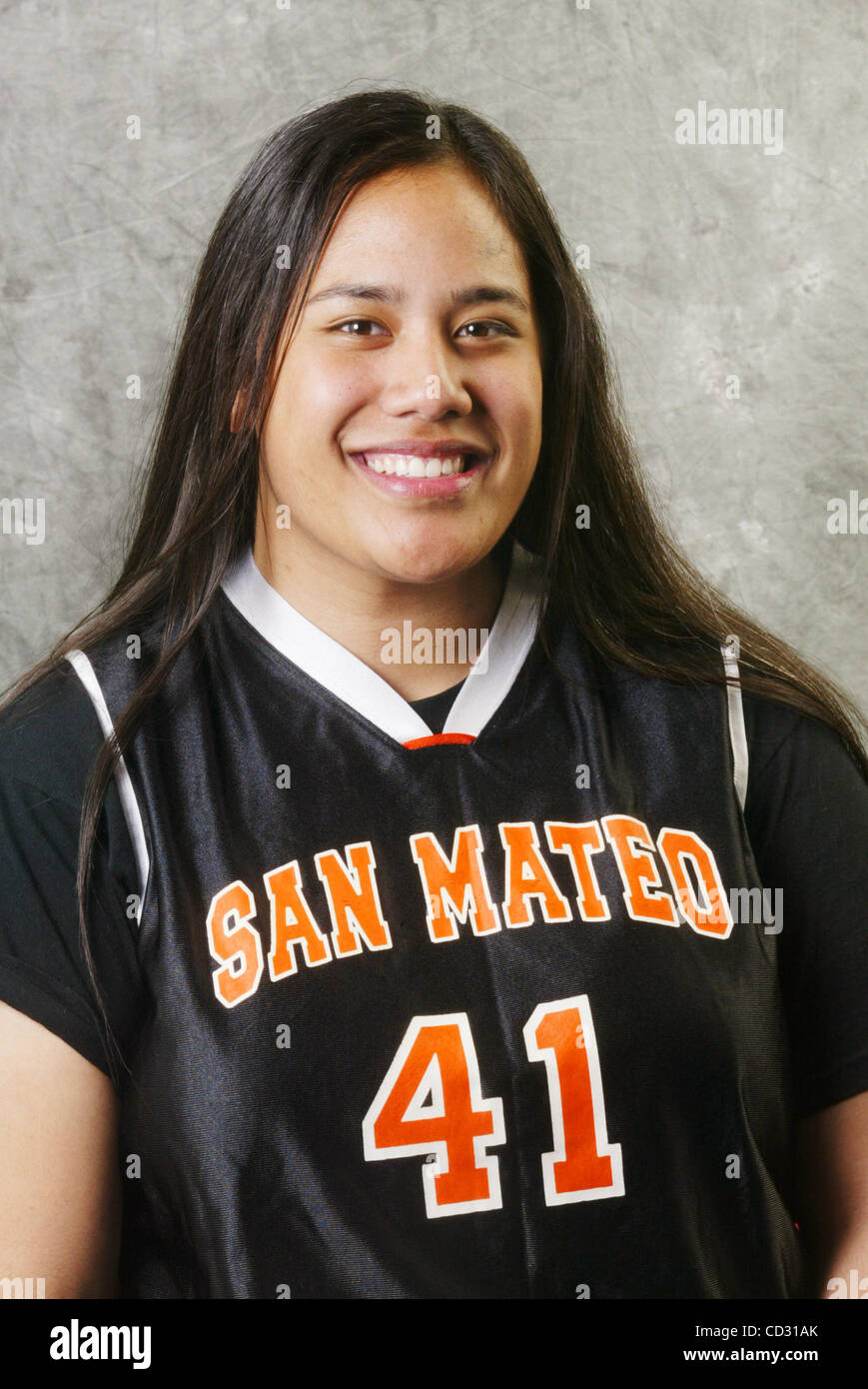 Alisi Niupalau di San Mateo è alta sul Times' All-County Team. (Mathew Sumner/San Mateo County Times) Foto Stock
