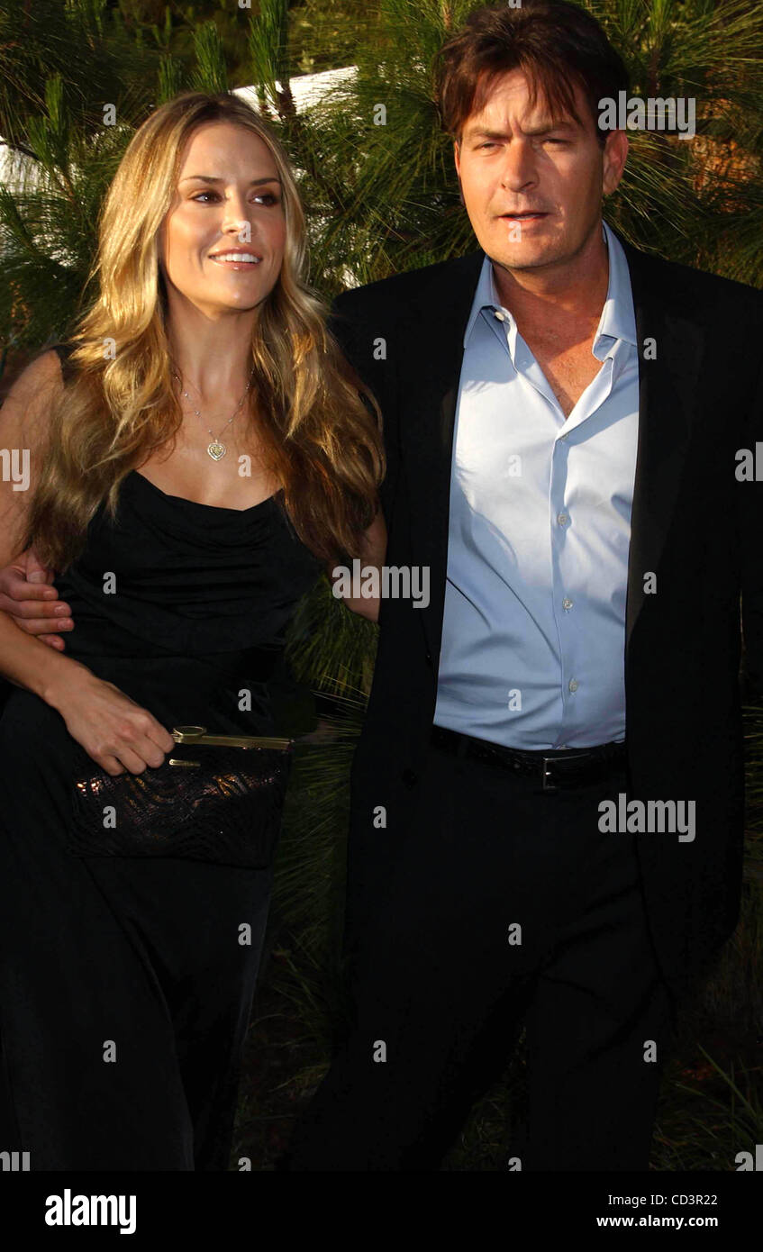 31 maggio 2008 - Hollywood, California, Stati Uniti - Ho13375PR.CHRYSALIS BUTTERFLY BALL.residenza privata BRENTWOOD ,CA 05-31-2008.Charlie Sheen e la moglie BROOKE MUELLER. - - 2008.(Immagine di credito: Â© Phil Roach/Globe foto/ZUMAPRESS.com) Foto Stock