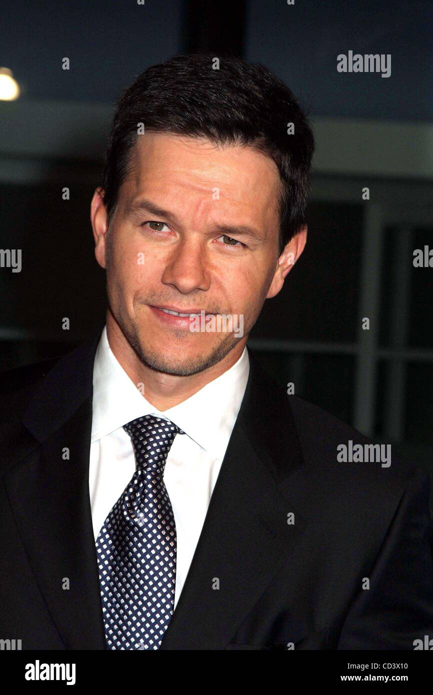 Giugno 10, 2008 - New York New York, Stati Uniti - K58564ML.La premiere del successo al Teatro Ziegfeld a New York New York su 06-10-2008.. - 2008.MARK WAHLBERG(Immagine di credito: Â© Mitchell Levy/Globe foto/ZUMAPRESS.com) Foto Stock