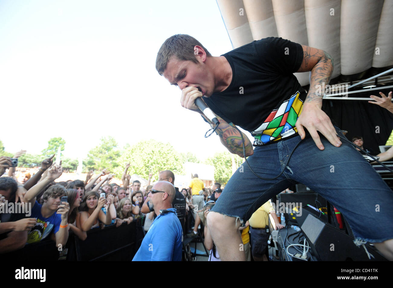 Jul 14, 2008 - Charlotte, North Carolina, Stati Uniti d'America - Musicisti Il diavolo veste Prada eseguire live come parte del 2008 Vans warped tour che ha avuto luogo presso l'Anfiteatro Verizon Wireless si trova a Charlotte. Copyright 2008 Jason Moore. Credito: Jason Moore Foto Stock