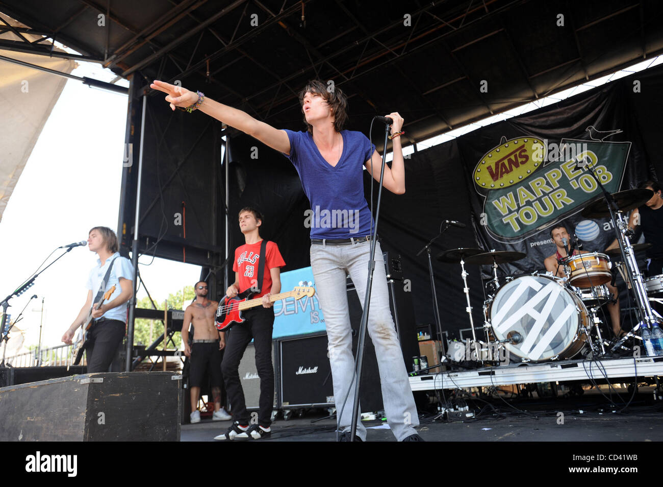 Jul 14, 2008 - Charlotte, North Carolina, Stati Uniti d'America - Musicisti l'Accademia si esibisce dal vivo come parte del 2008 Vans warped tour che ha avuto luogo presso l'Anfiteatro Verizon Wireless si trova a Charlotte. Copyright 2008 Jason Moore. Credito: Jason Moore Foto Stock