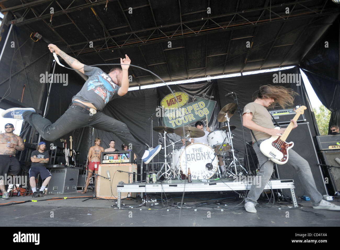 Jul 14, 2008 - Charlotte, North Carolina, Stati Uniti d'America - Musicisti BRONX esibirsi dal vivo come parte del 2008 Vans warped tour che ha avuto luogo presso l'Anfiteatro Verizon Wireless si trova a Charlotte. Copyright 2008 Jason Moore. Credito: Jason Moore Foto Stock