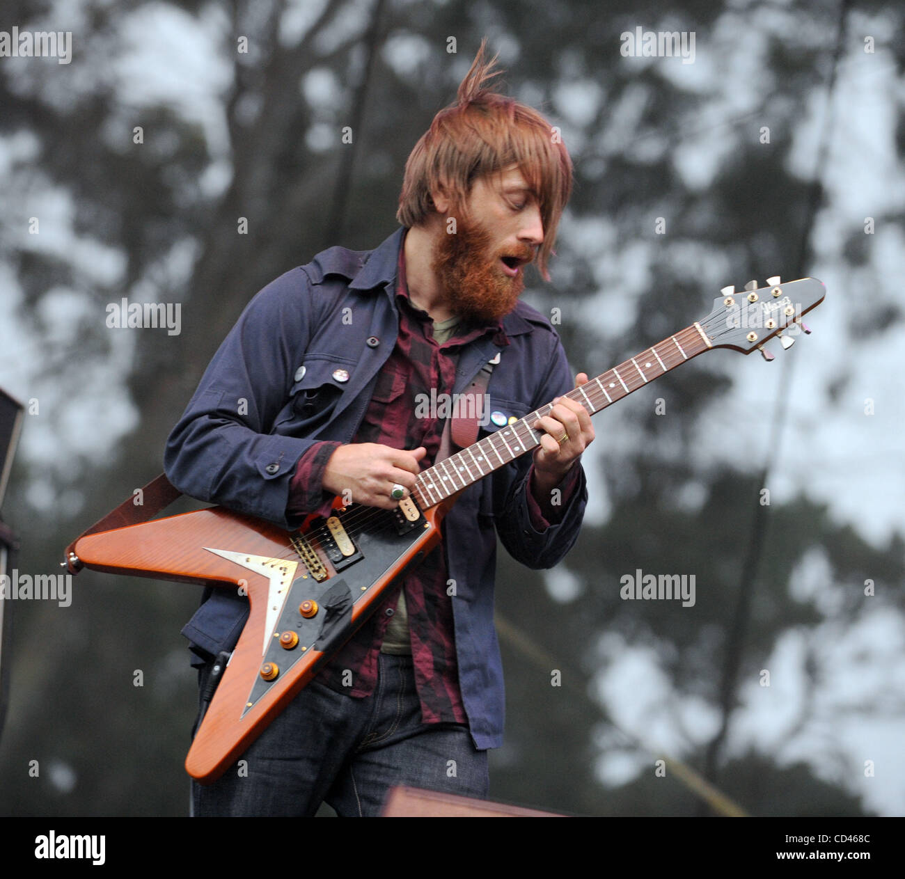 22 ago 2008 - San Francisco, California USA - cantante / chitarrista DAN AUERBACH della banda i tasti neri si esibisce dal vivo presso la prima relazione annuale al di fuori di terre Music & Arts Festival. Il festival di tre giorni che si sta svolgendo presso il Golden Gate Park attirano migliaia di appassionati di musica per vedere una varietà Foto Stock