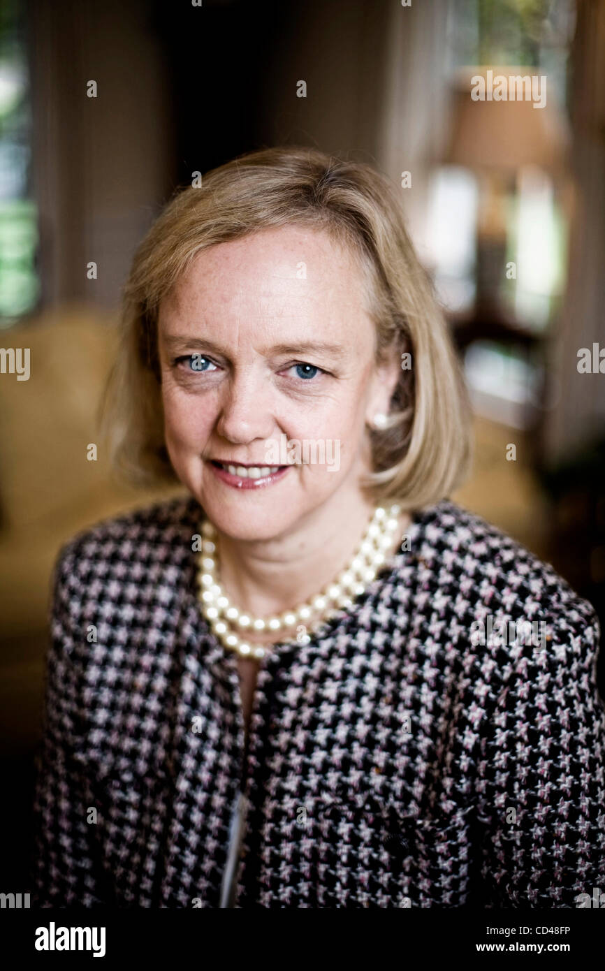 Sep 09, 2008 - San Jose, California, Stati Uniti d'America - ex amministratore delegato di eBay MEG WHITMAN, 52, è fotografata al suo Atherton, CA home sul Sett. 9, 2008. Whitman ha di recente affermato che lei è una fan di tecnologie verdi in California. (Credito Immagine: © Martin Klimek/ZUMA Press) Foto Stock