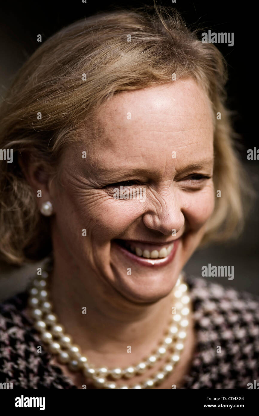 Sep 09, 2008 - San Jose, California, Stati Uniti d'America - ex amministratore delegato di eBay MEG WHITMAN, 52, è fotografata al suo Atherton, CA home sul Sett. 9, 2008. Whitman ha di recente affermato che lei è una fan di tecnologie verdi in California. (Credito Immagine: © Martin Klimek/ZUMA Press) Foto Stock