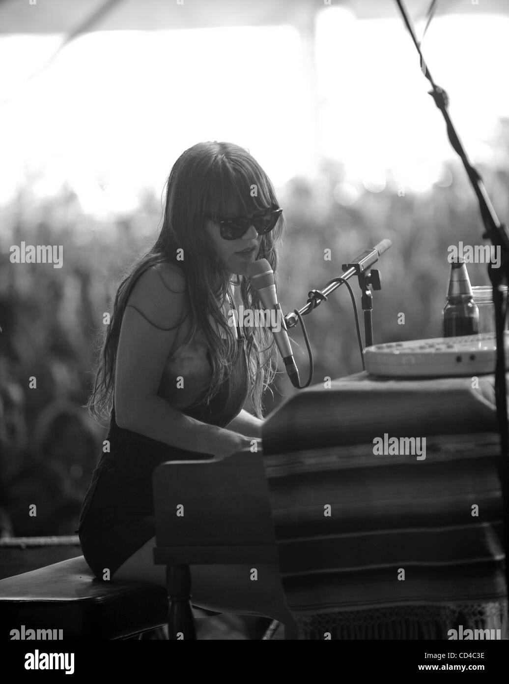 Sep 26, 2008 - Austin, Texas, Stati Uniti d'America - il cantante Jenny Lewis si esibisce dal vivo come parte del 2008 Austin City Limits Music Festival che ha avuto luogo a Zilker park si trova a Austin. La tre giorni di multi-stadio festival con otto tappe hanno attirato migliaia di fan di musica per vedere una varietà di artista. Copyright Foto Stock