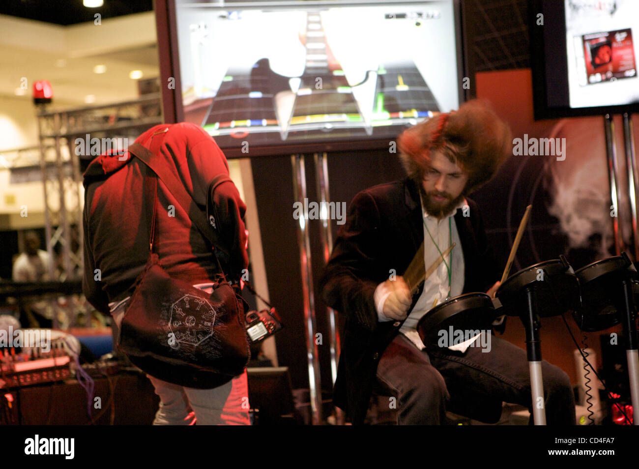 Rock Band rocce Drumer fuori a 'E per tutti " Gaming Expo che si terrà presso il Los Angeles Convention Center. Foto Stock